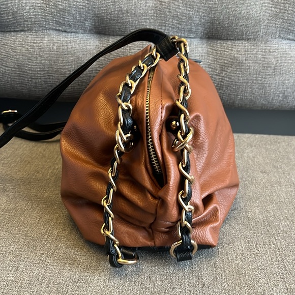 Kensie camel and black cross body bag - Picture 5 of 12